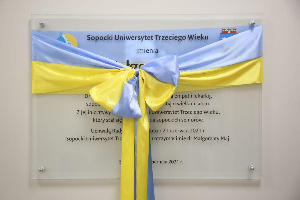 Odsłonięcie tablicy upamiętniającej nadanie imienia dr Małgorzaty Maj naszemu Uniwersytetowi.